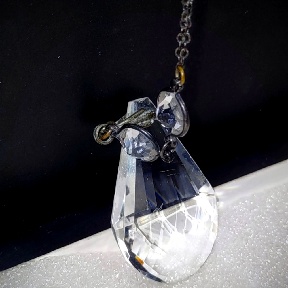 Clear Glass Teardrop Pendant Necklace